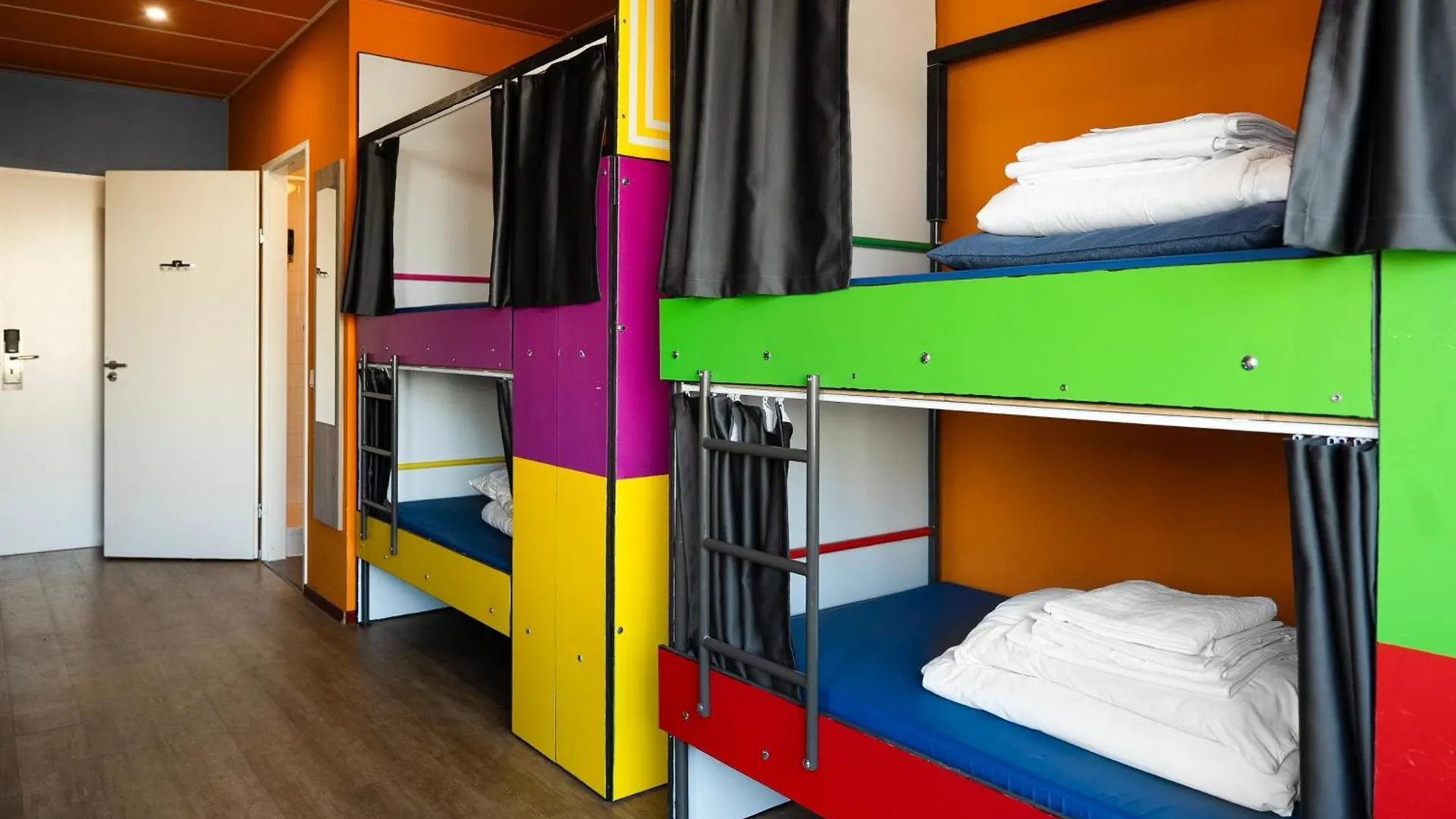 Amsterdam Teleport Hotel 3*,